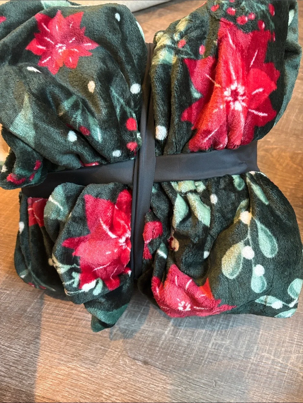 Birch Trail Foot Pocket Poinsettia Throw Blanket Sherpa 50x60” NEW